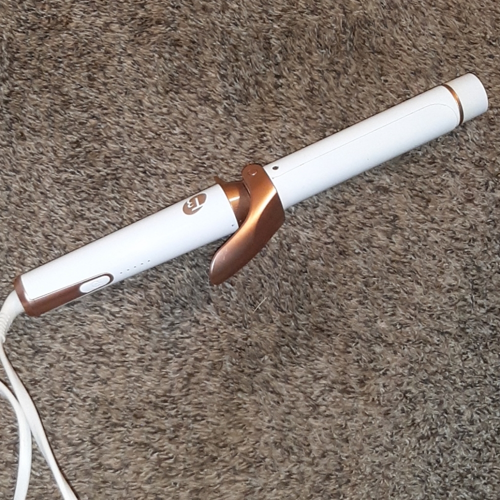 T3 Micro Curling iron with interchangeable barrel